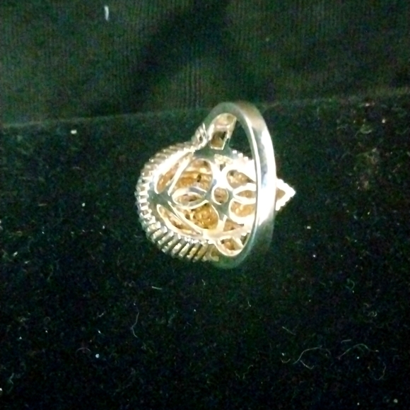 Vintage Sterling Silver and Diamond Ring.....Sz 6 - Picture 3 of 4